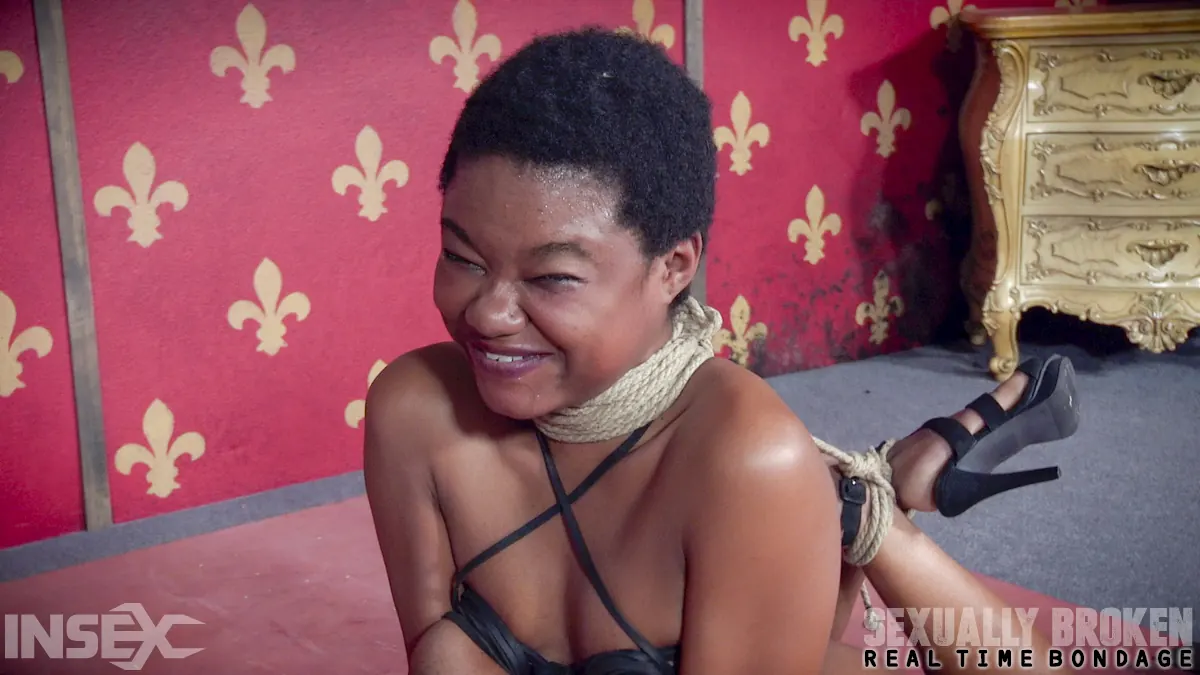 Insex '深刻なオルガズムで激しいロープのボンデージで生きている喉のファックのためのキューティ・カフリスタ・バック！' 主演 Kahlista Stonem (写真 15)