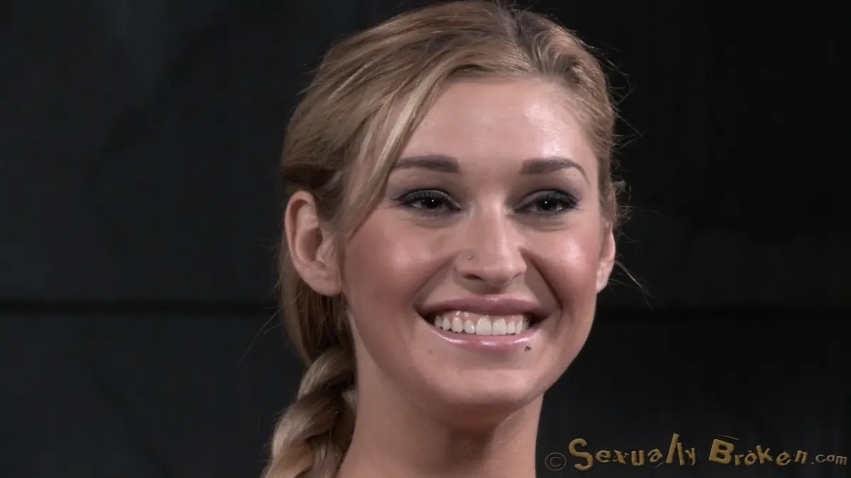 Insex '入れ墨されたブロンドのKleio Valentienは、腐ったDeepthroatを垂れ流しながら、Sybianに縛られました！' 主演 Kleio Valentien (写真 2)