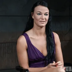 London River en 'Insex' ¡El flexible río Londres atado y partido por la mitad por una polla gigante con orgasmos masivos y babeantes! (Miniatura 2)