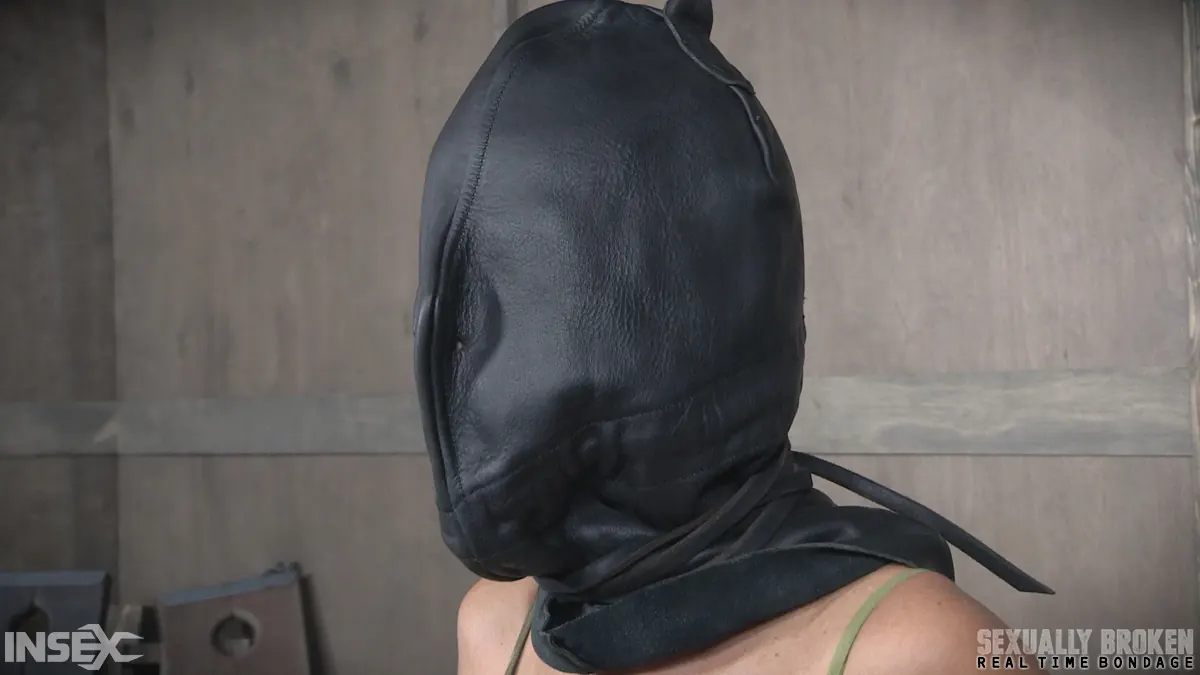 Insex 'Part ONE of October's Halloween live show! Syren De Mer gets fucked up! Brutal fucking and Bondage!' starring Syren De Mer (Photo 3)